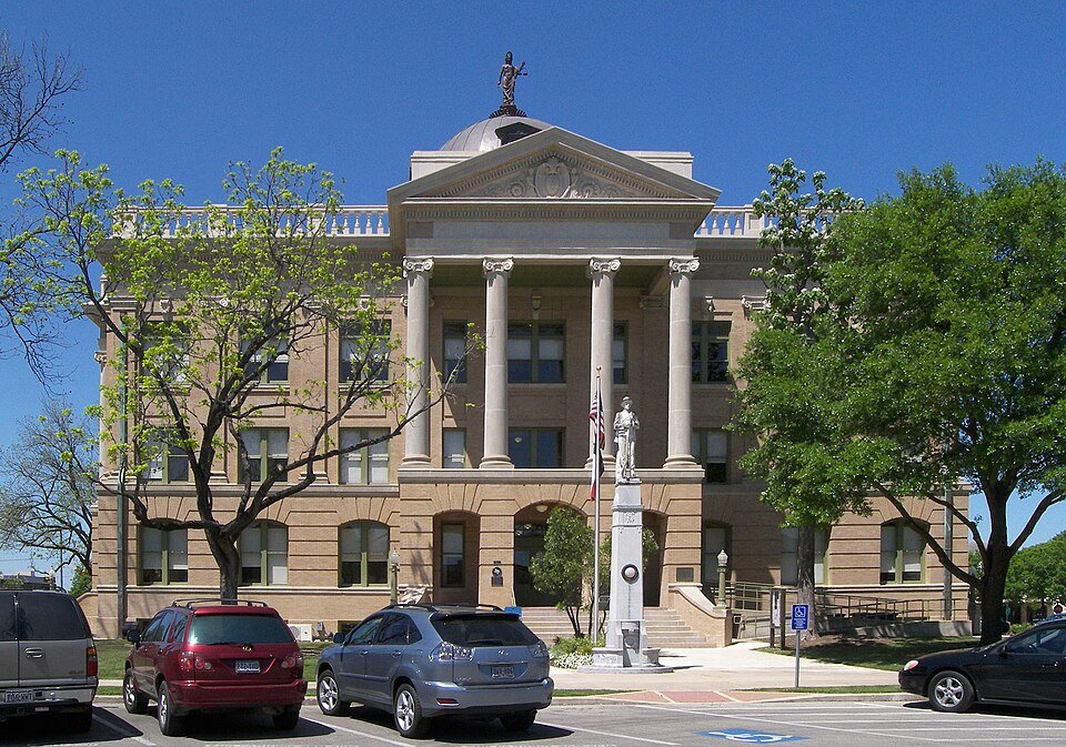 The Williamson County Courthouse in Georgetown, Texas, United States after its 2006-2007 renovation. Compare with renova